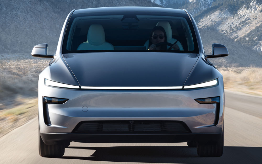 Frontale Anteriore di Tesla Model Y 2025 Frontale Anteriore di Tesla Model Y 2025
